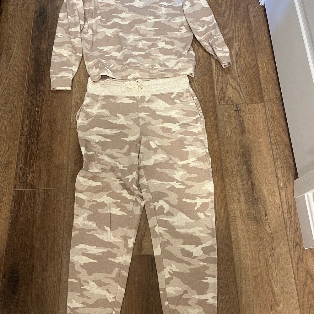 Athleta Camo Print Lounge Set